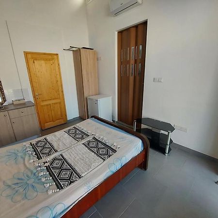 לרנקה Anna Guesthouse 10 Min Walk From The Beach מראה חיצוני תמונה
